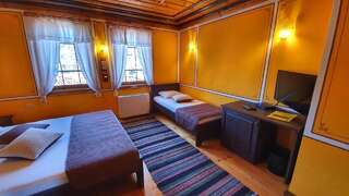 Гостевой дом Guest rooms Colorit Копривштица Трехместный номер с видом на город-5